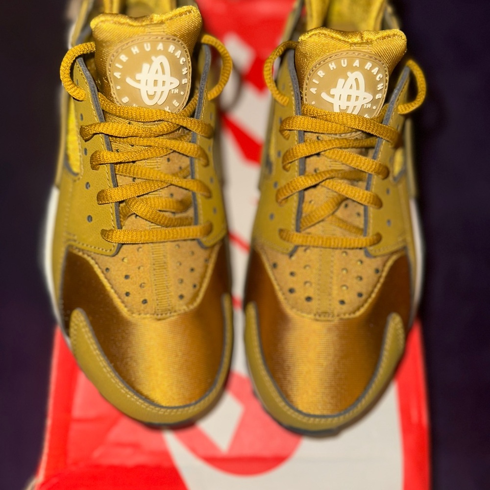 Nike Air Huarache Gold Sneakers